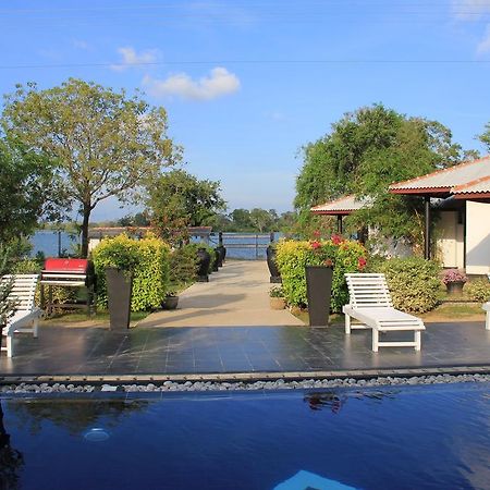 Flower Garden Lake Resort Тіссамахарама Екстер'єр фото
